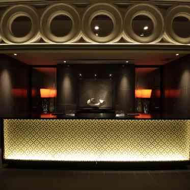 ノートルダム神戸/FIVESTAR WEDDING 高級ホテルのフロントのような受付