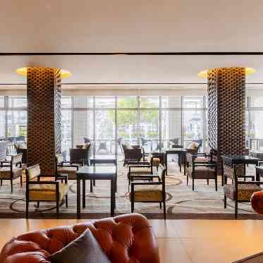 ノートルダム神戸/FIVESTAR WEDDING 早く来られた方もお待ちいただけるラウンジをご用意。フリードリンクもご用意。