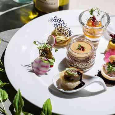 ノートルダム神戸/FIVESTAR WEDDING コース料理の始めを彩る華やかなオードブルヴァリエ