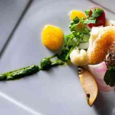ノートルダム神戸/FIVESTAR WEDDING オンリーワンの一皿。思い出の料理を再現したいというお二人の想いを料理で形にするお
