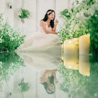 ガラスのバージンロードは花嫁を明るく照らす