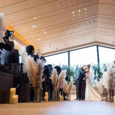 KIYOMIZU京都東山 チャペルの装花を変えると雰囲気もガラッと変わる