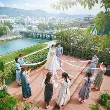 挙式後のテラスセレモニー
ブーケプルズやバルーンリリースも人気!
その他演出多数