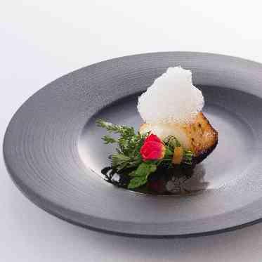 リバースイート京都鴨川迎賓館 銀鰈の西京焼き・クラリフェトマトの泡
“ブーケ伝説”