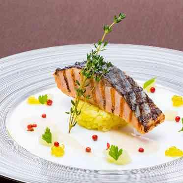 リバースイート京都鴨川迎賓館 秋鮭(旬魚)のポワレ
バンブランソース