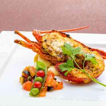 リバースイート京都鴨川迎賓館 イセエビのロティキャトルエピス風味
オランデーズソース