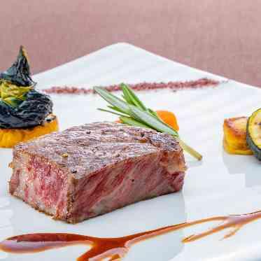 リバースイート京都鴨川迎賓館 国産牛フィレ肉のロティ
赤ワイン塩 赤ワインソース