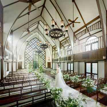 FORTUNE GARDEN KYOTO (フォーチュンガーデン京都) 自然光差し込む天井高9m独立型チャペル