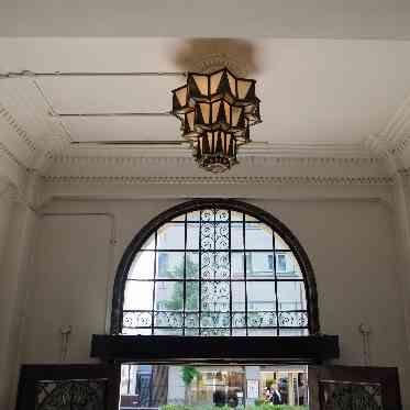 FORTUNE GARDEN KYOTO (フォーチュンガーデン京都) アーチ窓などの歴史的な造形も