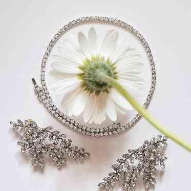 花嫁を輝かせるアクセサリー