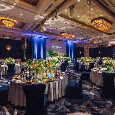 ウェスティンホテル東京 ネイビーにカラフルなお花で華やかさを