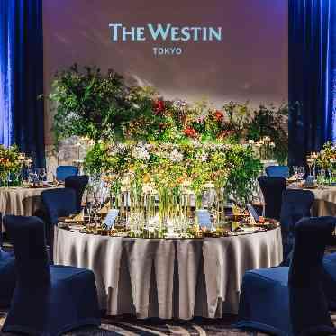 ウェスティンホテル東京 メインテーブルにもお花畑のような華やかさを加えて