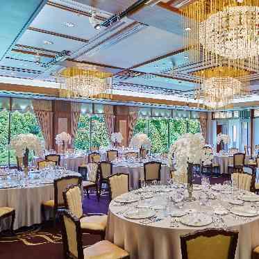 明治神宮・明治記念館 2階「鳳凰」~124名様 自然光に包まれたモダン・クラシックな会場