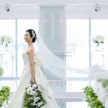 ホテル日航姫路 明るい自然光の中で前撮りも