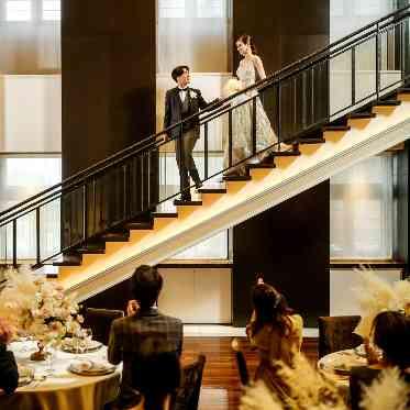 覚王山ル・アンジェ教会 自然光が差し込む、落ち着いた上品なパーティ会場