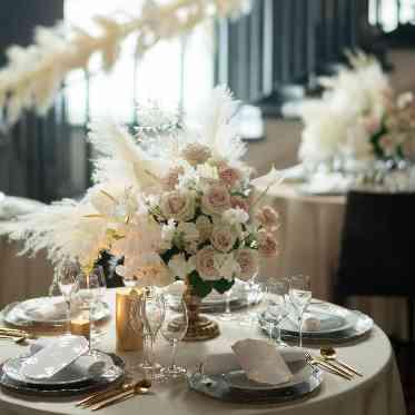 覚王山ル・アンジェ教会 ヨーロッパの洗練された調度品が美しく彩る レストラン【VITRA NAGOYA】