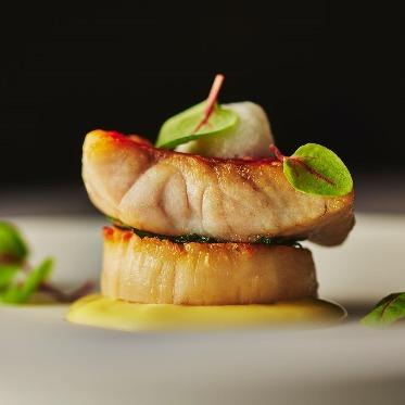 覚王山ル・アンジェ教会 力強い味の京野菜をはじめ、旬の味覚や高級食材など、選りすぐりの素材をふんだんに使