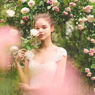 覚王山ル・アンジェ教会 日本人の体型に合わせて繊細につくられたドレスは、シルエットが最も美しい