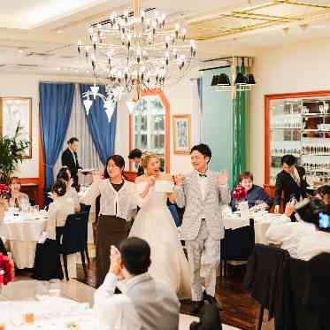 赤坂ル・アンジェ教会 笑顔や涙の共感がひろがる、距離の近さが特徴的なパーティ会場