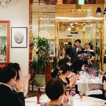 赤坂ル・アンジェ教会 ゲストがどこに座っていても、おふたりの姿が見えやすい造り