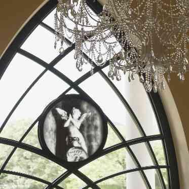 赤坂ル・アンジェ教会 自然光・シャンデリア・大理石が花嫁を彩る 空間美