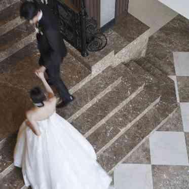 赤坂ル・アンジェ教会 教会までを繋ぐ大理石の大階段