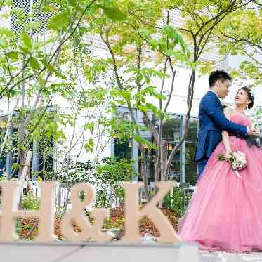 KKRホテル博多 開閉式屋根のあるガーデンでは挙式後の演出だけでなく、前撮り撮影にもおすすめです!