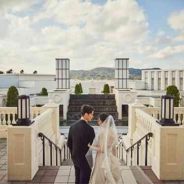 大聖堂からは広大な海のロケーションを望む