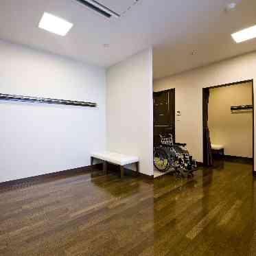 ノートルダムマリノア/FIVESTAR WEDDING 男性更衣室・女性更衣室も完備。車いすの貸し出しも