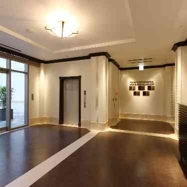 ノートルダムマリノア/FIVESTAR WEDDING 大聖堂へ繋がるホール。エレベーターも完備しているためどなたでも安心