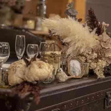 ホテルニューオータニ博多 待合もスタイリッシュに飾り付けを。