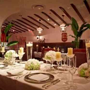 ホテルニューオータニ博多 落ち着いたレストランで会食