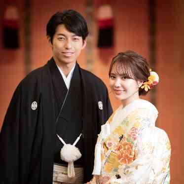 KKRホテル東京 黒紋服姿のご新郎様と華やかな色打掛けのご新婦様