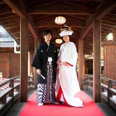 湯島天神：親族控室から本殿への渡り廊下で