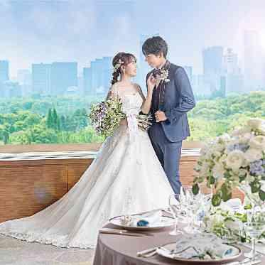 KKRホテル東京 孔雀の間 新郎新婦皇居をバッグに