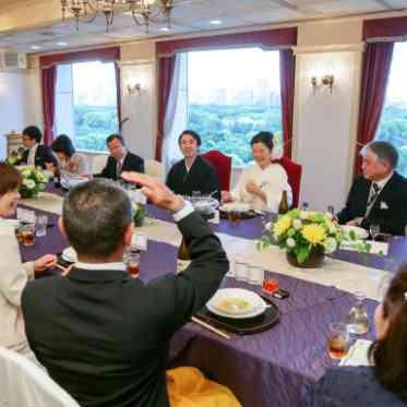 【先輩カップルレポート】親族だけの会食会。皇居の森に和装が良く似合います♪