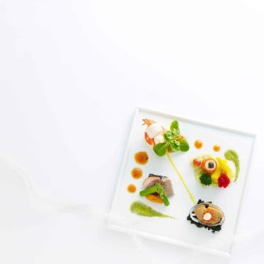 KKRホテル東京 カラフルな「オーブル4点盛り」
一口サイズで食べやすく女性に大人気♪