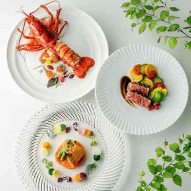 KKRホテル東京 華やかなフランス料理は披露宴の王道メニュー