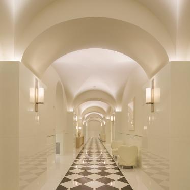 HOTEL GREGES(オテル グレージュ) 特別な一日へ誘う、洗練されたエントランス