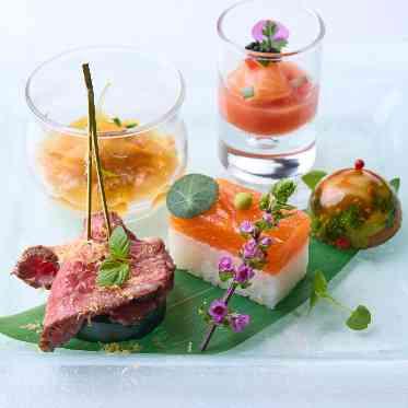 HOTEL GREGES（オテル　グレージュ） 五感で楽しむ、華やかなウエディング料理