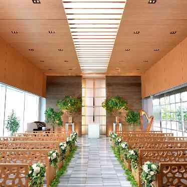 ホテルアークリッシュ豊橋 暖かなひかりが降り注ぐなか、大切な方々に見守られて行う挙式