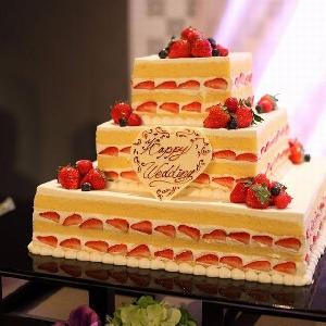ホテルアークリッシュ豊橋 ウェディングケーキはオリジナル!プランナーと一緒に相談していきましょう!