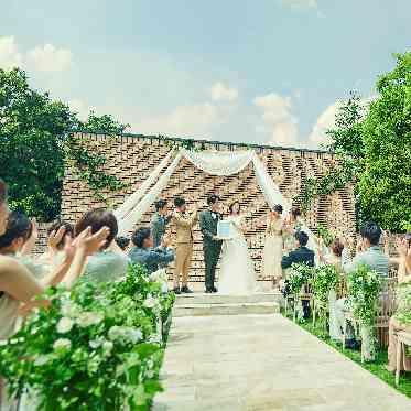 ブリーズレイ・プライベートテラス 挙式セレモニーでも使える広大なガーデン♪