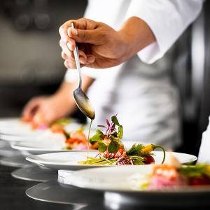 ブリーズレイ・プライベートテラス 一皿一皿、丹精込めて盛り付け。オリコン1位の料理を是非。