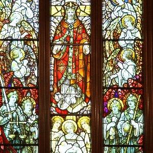 ホテルニュープラザ KURUME 細部まで美しく描かれたステンドグラス