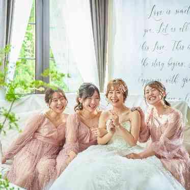 迎賓館シェーナ PARTIR KYOTO ブライズメイドとの撮影もナチュラルな雰囲気で大人気!