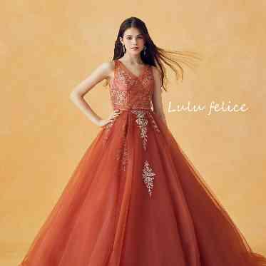 オレンジ系のドレス