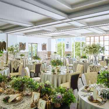 アルマリアン 福岡(ALMALIEN FUKUOKA) 白のクロスを合わせてさわやかなコーディネートも◎