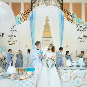 アルマリアン 福岡(ALMALIEN FUKUOKA) 大階段のついた専用ホワイエもまるごと貸切。乙女心をくすぐる空間を創り上げて