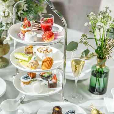 アルマリアン 福岡(ALMALIEN FUKUOKA) 座って楽しむテーブルビュッフェはご年配の方にも好評!